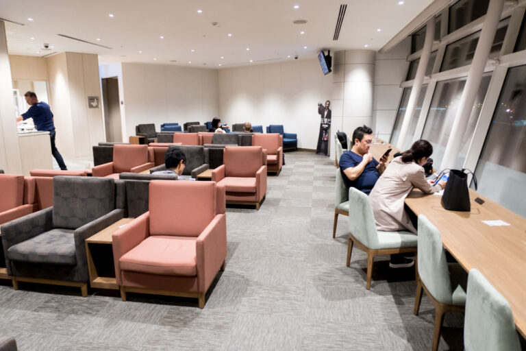 Lounge Review SKY LOUNGE at Tokyo Haneda Airport