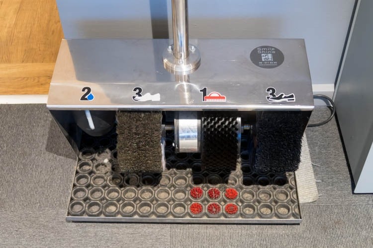 SAS Lounge Copenhagen Shoe Polishing Machine