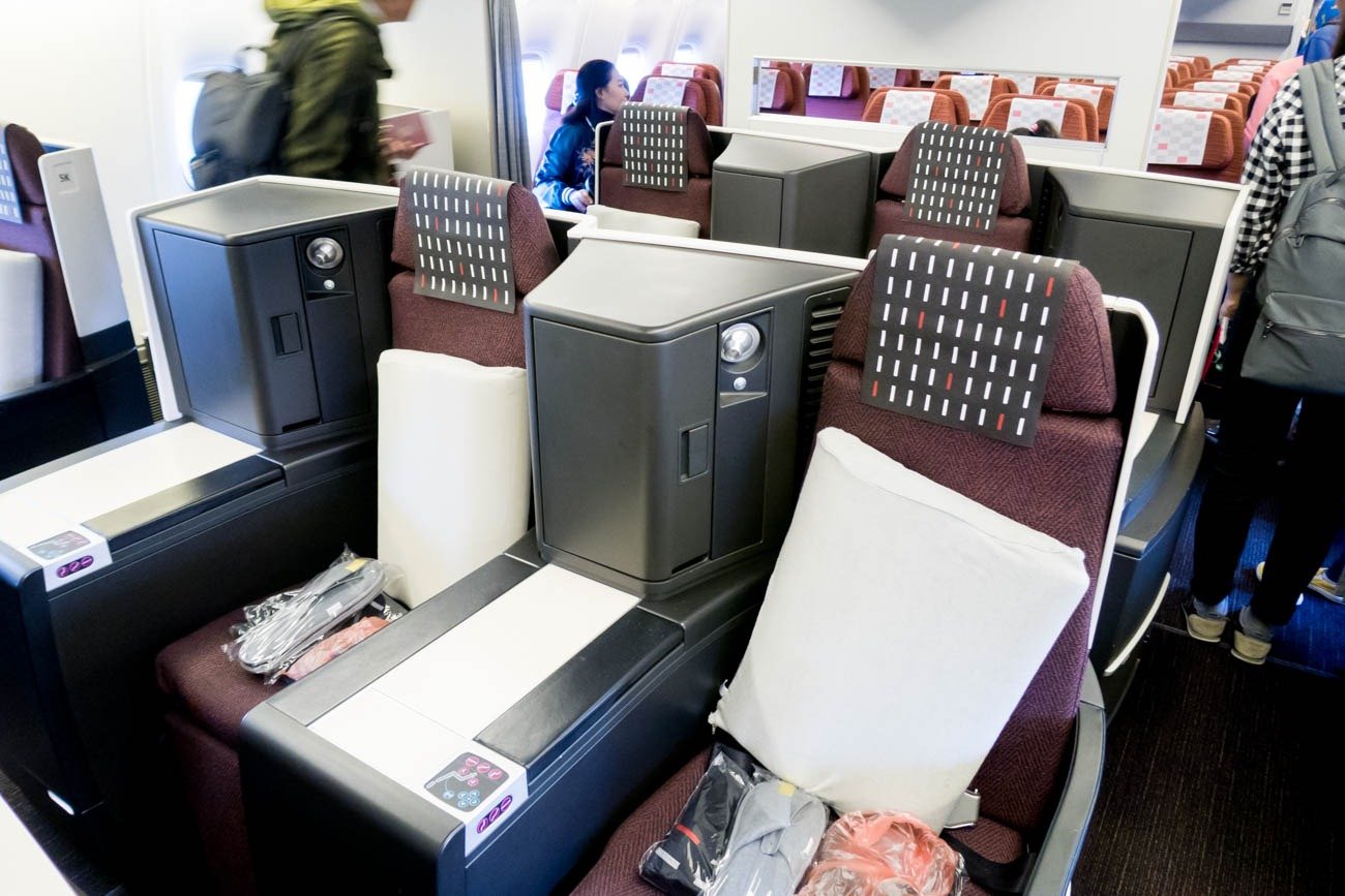 JAL 767-300ER Staggered Seat
