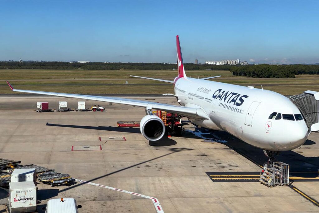 Qantas Discounted Economy Tickets to Earn Less Miles with Alaska Airlines MileagePlan