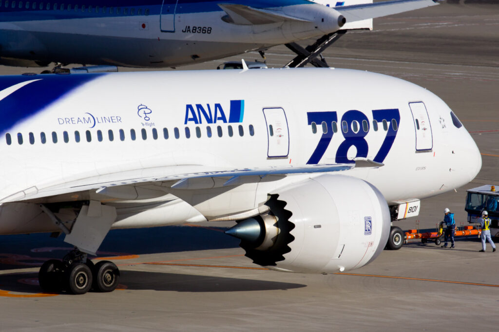 Airbus A350 vs. Boeing 787 How Do They Compare? KN Aviation