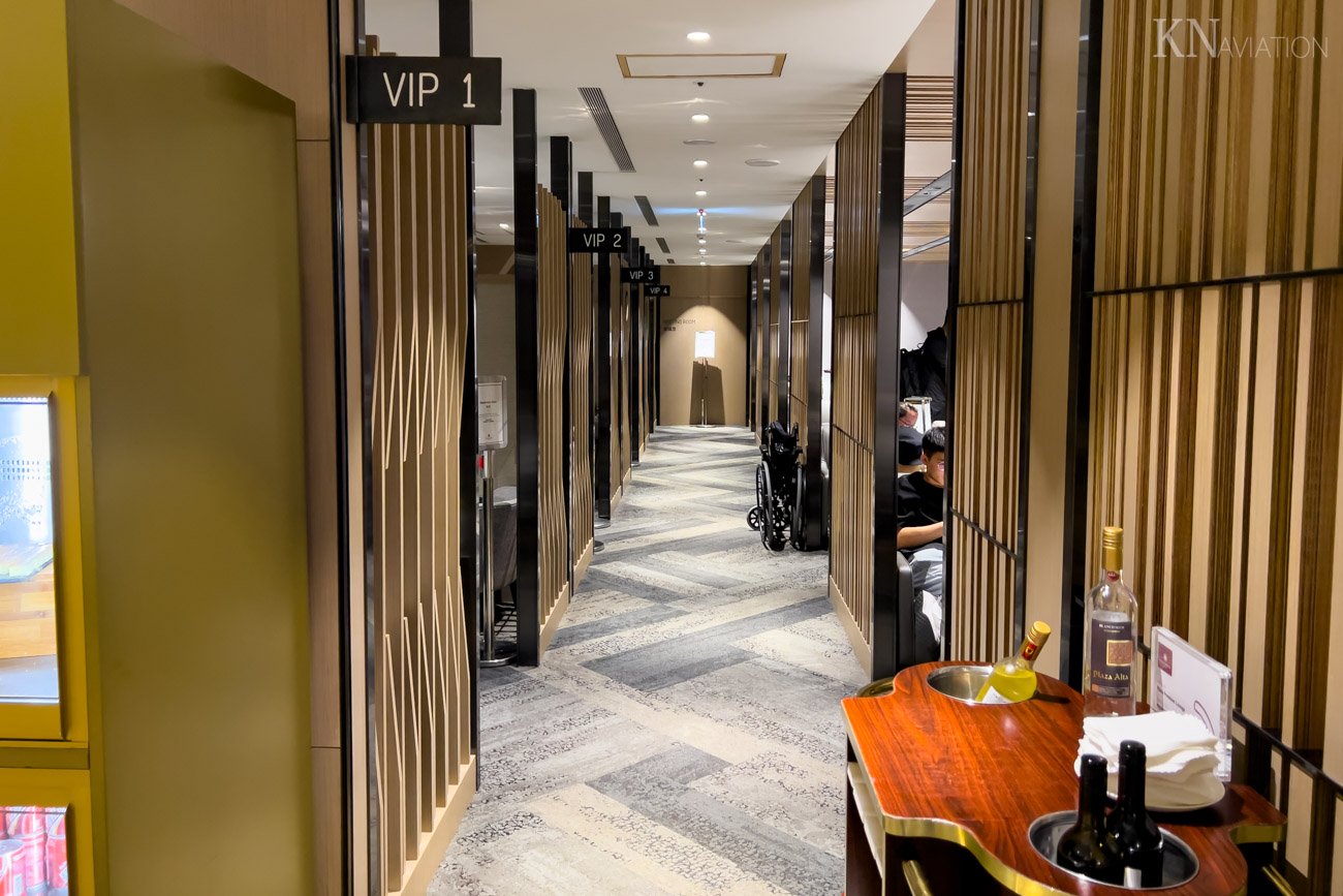 Plaza Premium Lounge (Zone A) Taipei Hallway