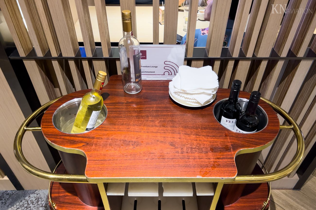 Plaza Premium Lounge (Zone A) Taipei Wine