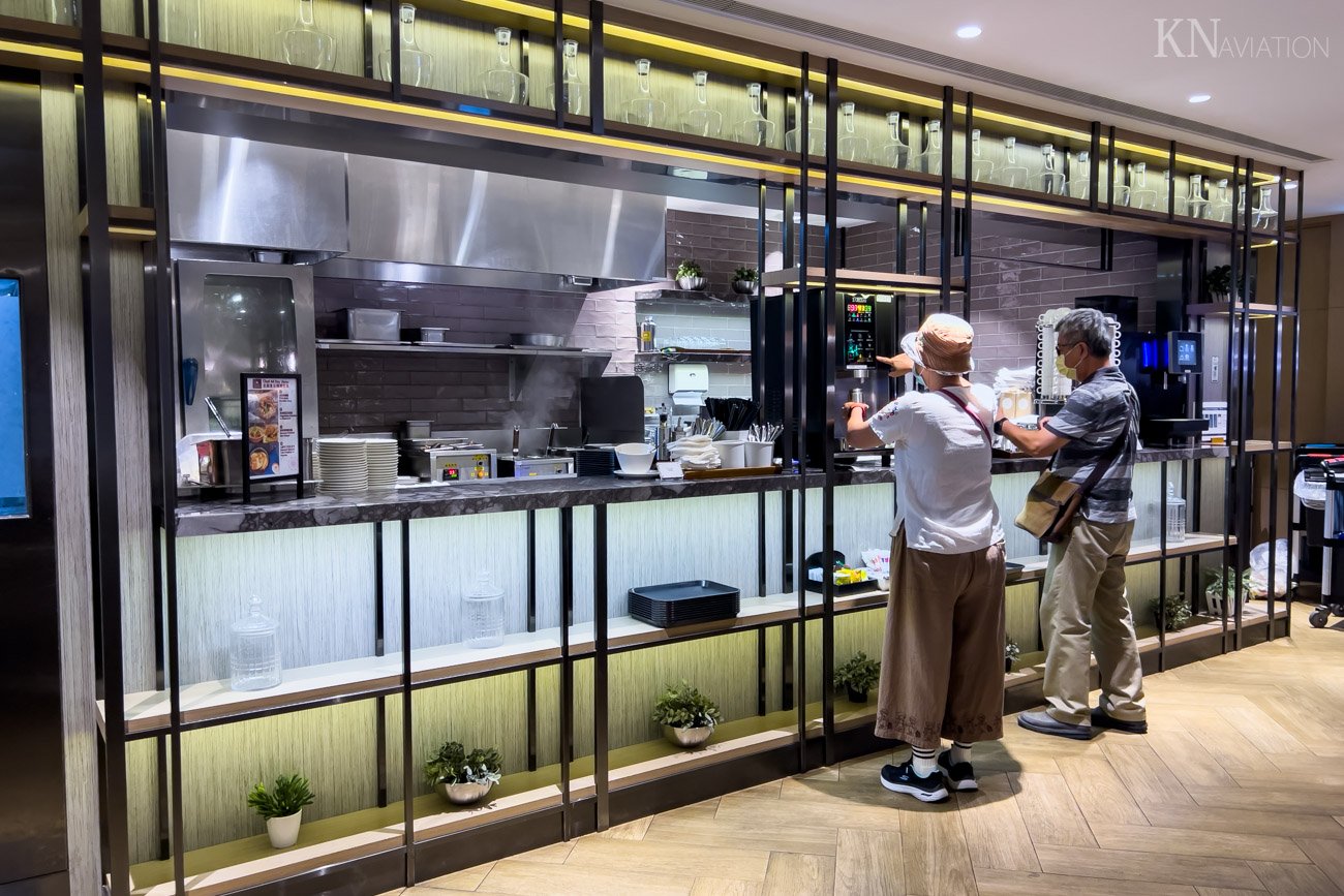 Plaza Premium Lounge (Zone A) Taipei Live Cooking Station