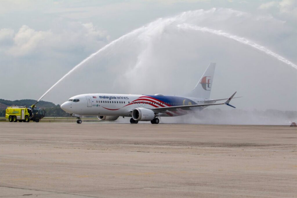 Malaysia Airlines 737-8 Flag Livery