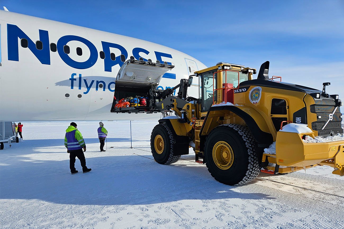 Norse 787 Antarctica Unloading