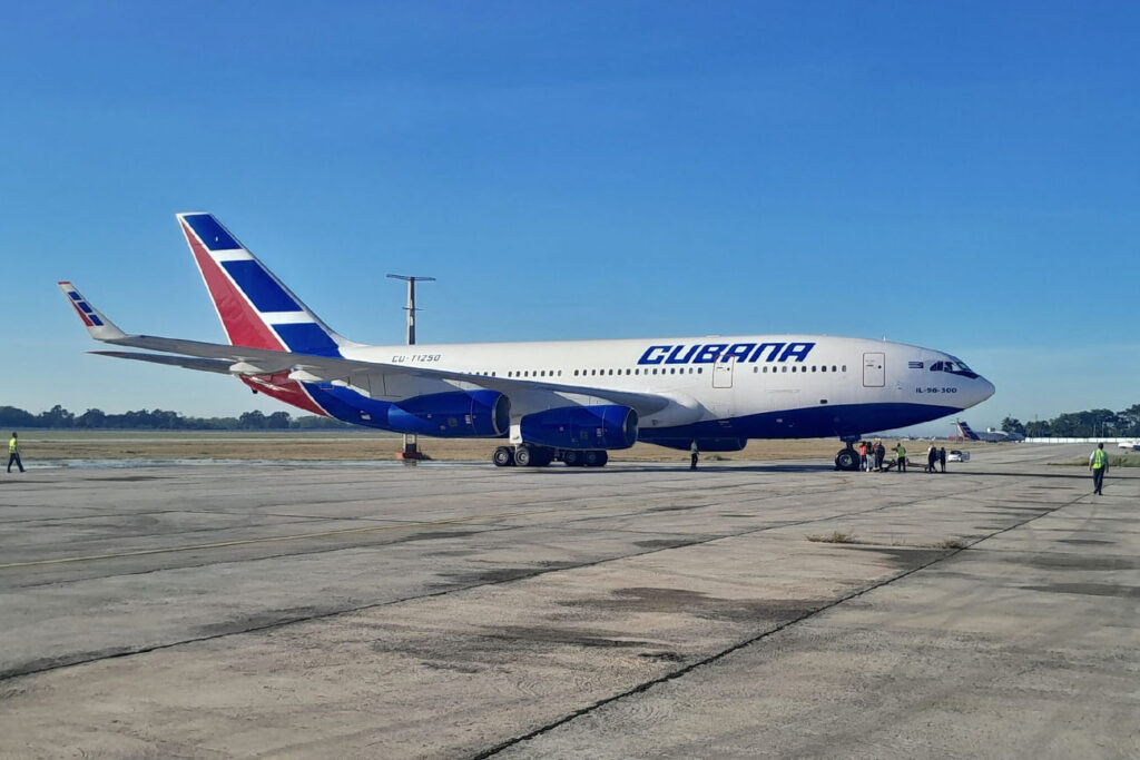 Cubana Il-96 CU-T1250
