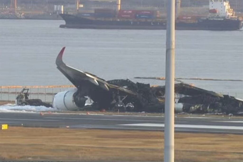 JAL A350 Wreck